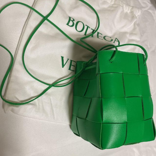パーティを彩るご馳走や Bottega Veneta - スモール カセット バケット