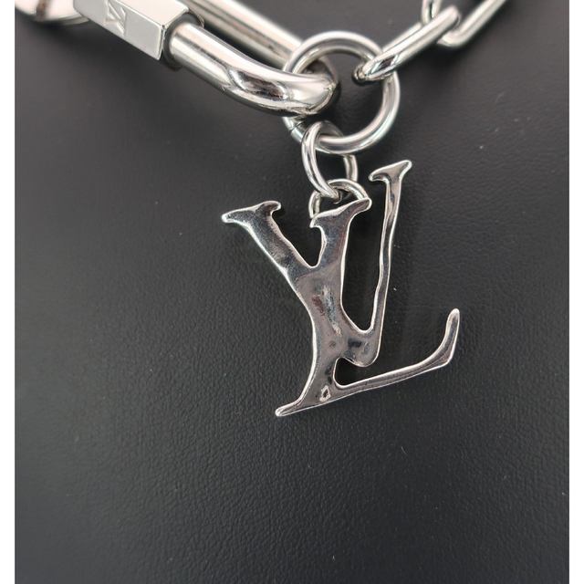LOUIS VUITTON ルイヴィトン キーチェーンLVシェイプ MP2619