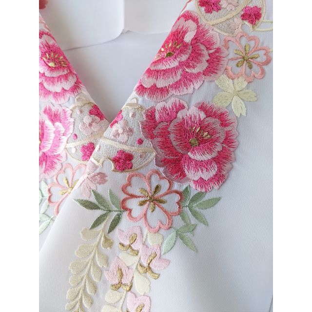 レディースSilelly シルエリー 豪華刺繍 半襟 半衿 鈴 藤 桜 牡丹