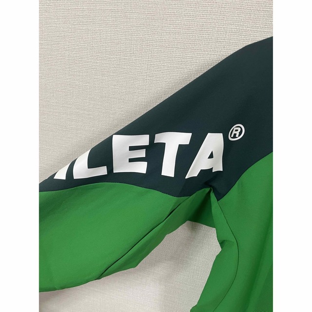 ATHLETA(アスレタ)のATHLETA アスレタ ピステシャツ  フットサル トレーニングジャケット　S スポーツ/アウトドアのサッカー/フットサル(ウェア)の商品写真