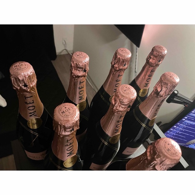 MOËT & CHANDON(モエエシャンドン)のモエシャン　ロゼ　８本セット 食品/飲料/酒の酒(シャンパン/スパークリングワイン)の商品写真