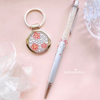 スワロフスキー(SWAROVSKI)のスワロフスキー　キーリング　ギフトセット　ペン　キーホルダー　花柄　送料無料(ペン/マーカー)