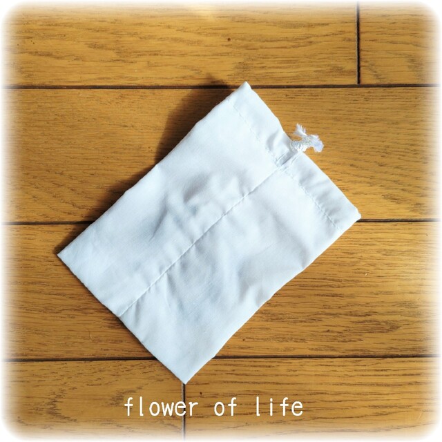 フラワーオブライフ　手刺繍　ミニポーチ　巾着 ハンドメイドのファッション小物(バッグ)の商品写真