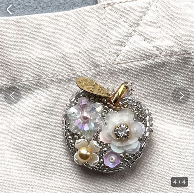 リンゴ お花モチーフ ビーズ 刺繍 ブローチ ハンドメイド アクセサリー