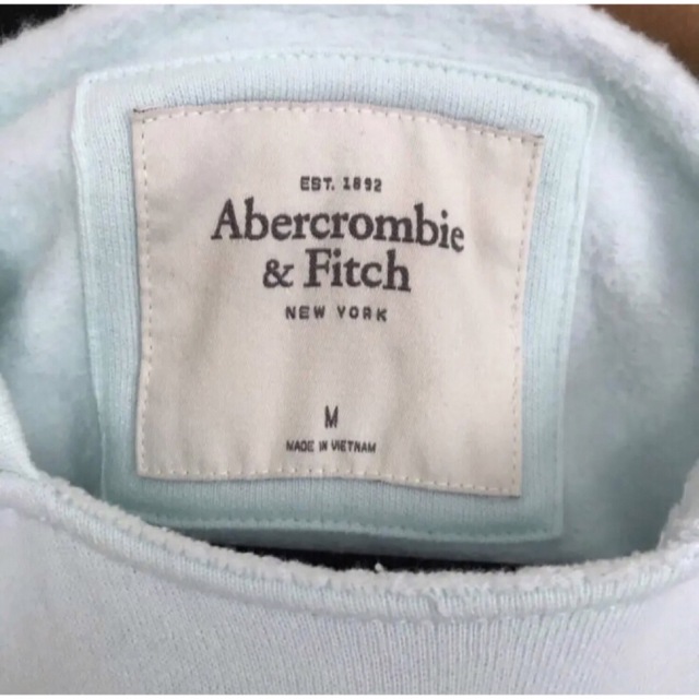 Abercrombie&Fitch(アバクロンビーアンドフィッチ)の【匿名・送料無料】アバクロンビー&フィッチ★裏起毛パーカー★Ｍ レディースのトップス(パーカー)の商品写真