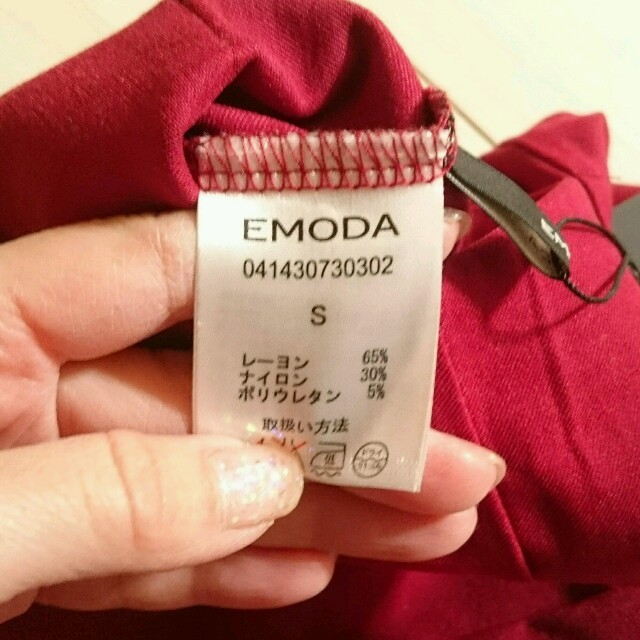 EMODA(エモダ)の【新品･未使用･タグつき】EMODA♡FAKEツイルレギンス(レッド) レディースのパンツ(スキニーパンツ)の商品写真