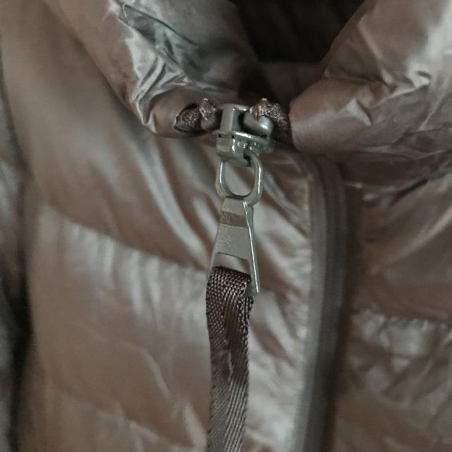 UNIQLO(ユニクロ)のユニクロ ウルトラライト ダウンジャケット S 茶 レディースのジャケット/アウター(ダウンコート)の商品写真