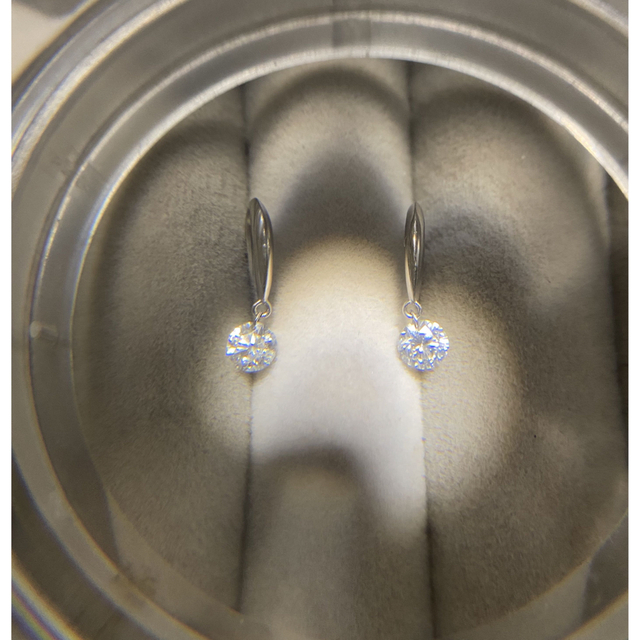 プラチナ　レーザーホール　ダイヤピアス　計0.6ct　0.3×2  レディースのアクセサリー(ピアス)の商品写真