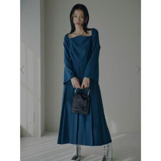 アメリヴィンテージ(Ameri VINTAGE)の2WAY OFF SHOULDER TUCK PLEATS DRESS(ロングワンピース/マキシワンピース)