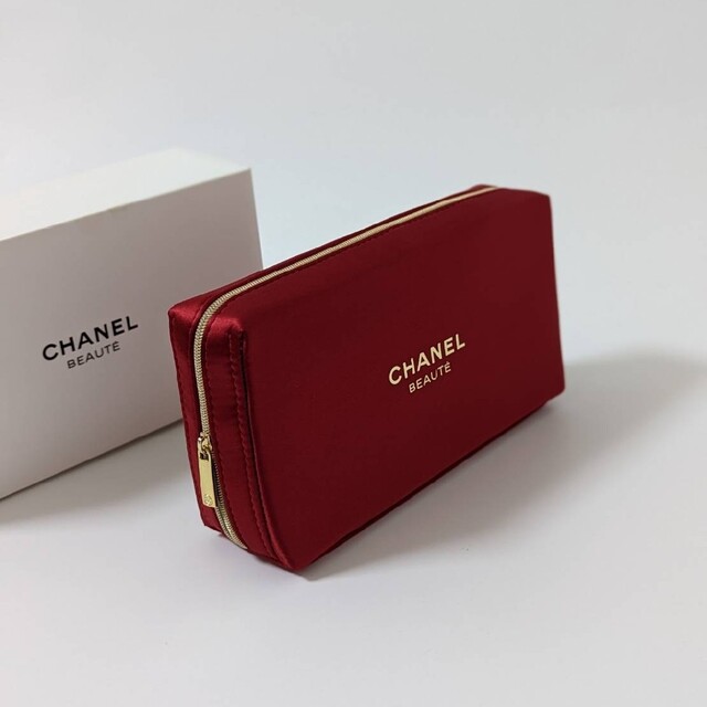 CHANEL(シャネル)の新品 シャネル ノベルティ ポーチ レッド CHANEL レディースのファッション小物(ポーチ)の商品写真