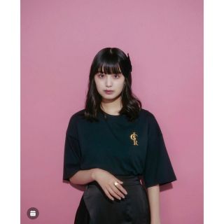 ウィゴー(WEGO)のロマンシュアル 黒Tシャツ 鶴嶋乃愛(Tシャツ(半袖/袖なし))