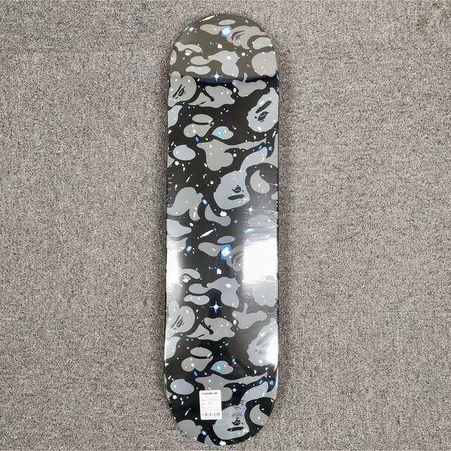 A BATHING APE(アベイシングエイプ)のSPACE CAMO SKATEBOARD 黒 BAPE スポーツ/アウトドアのスポーツ/アウトドア その他(スケートボード)の商品写真