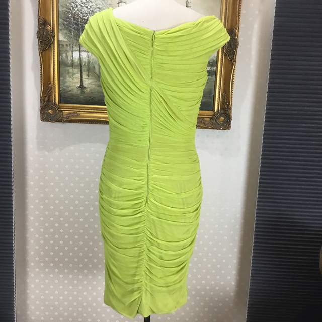 新品☆ TADASHI SHOJI サイズXSフェミニンなラインを綺麗に見せ