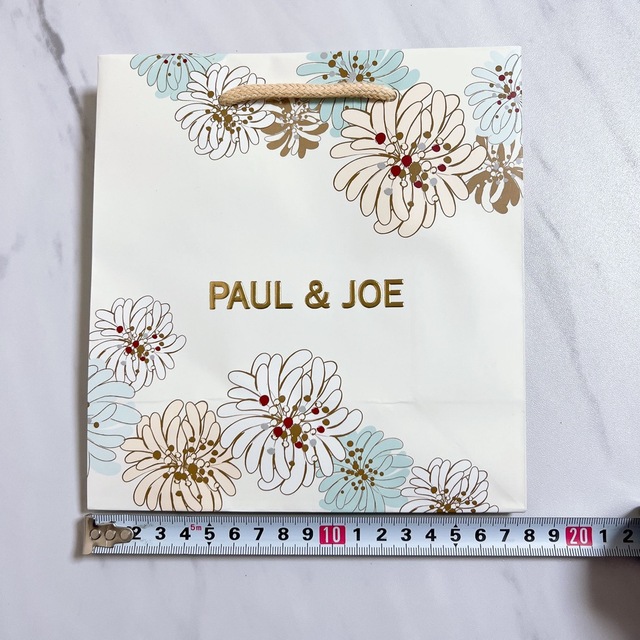 PAUL & JOE(ポールアンドジョー)のポールアンドジョー ショッパー 紙袋 2枚 paul&joe レディースのバッグ(ショップ袋)の商品写真
