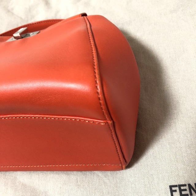 FENDI(フェンディ)のミニピーカブー　フェンディ　FENDI レディースのバッグ(ショルダーバッグ)の商品写真