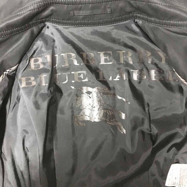 BURBERRY BLUE LABEL(バーバリーブルーレーベル)のバーバリーブルーレーベル トレンチコート ベルト付き ホースロゴ 牛革 黒 38 レディースのジャケット/アウター(トレンチコート)の商品写真