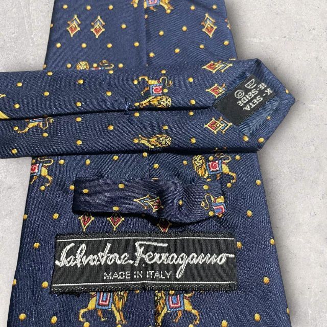 Salvatore Ferragamo(サルヴァトーレフェラガモ)の美品 Ferragamo フェラガモ ライオン ドット柄 アニマル ネクタイ 紺 メンズのファッション小物(ネクタイ)の商品写真