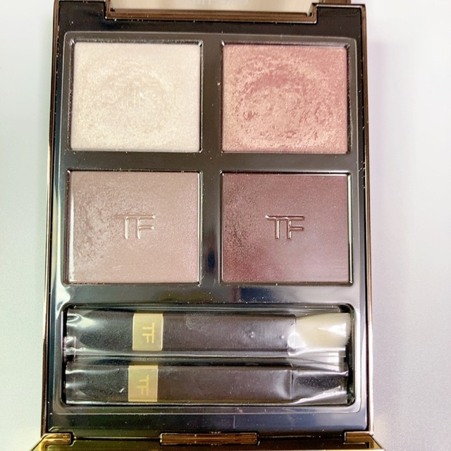 TOM FORD BEAUTY(トムフォードビューティ)の【moe様専用】トムフォード アイカラークォード 27A ヴァージンオーキッド コスメ/美容のベースメイク/化粧品(アイシャドウ)の商品写真