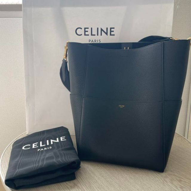 有名な高級ブランド celine - セリーヌ サングルバケット ブラック