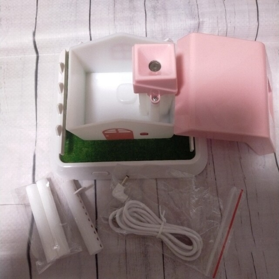 【新品未使用】ハウス加湿器　ハウスミニ加湿器　ピンク　USB　卓上加湿器  家型 スマホ/家電/カメラの生活家電(加湿器/除湿機)の商品写真