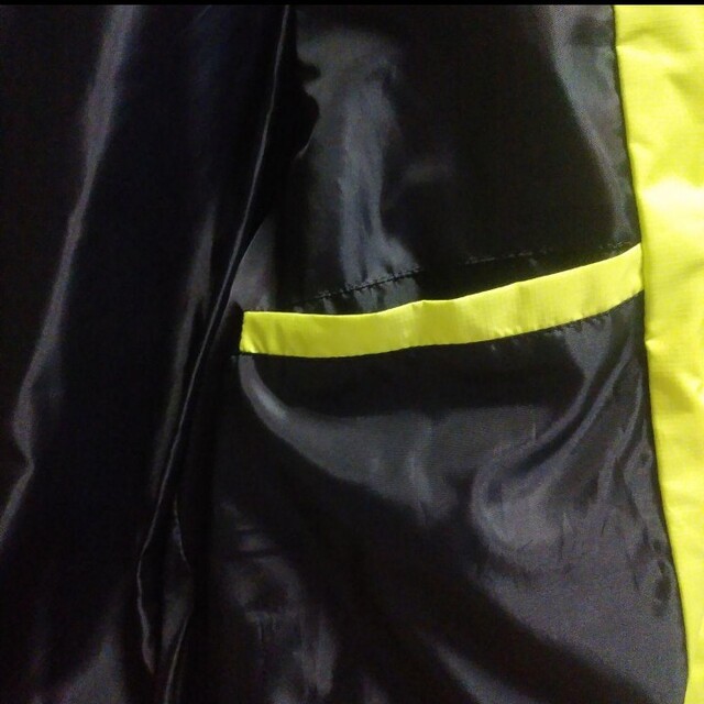 GU(ジーユー)のGU　メンズ　中綿ダウンジャケット　蛍光イエロー　M メンズのジャケット/アウター(ダウンジャケット)の商品写真