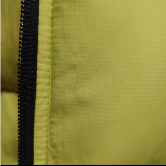 GU(ジーユー)のGU　メンズ　中綿ダウンジャケット　蛍光イエロー　M メンズのジャケット/アウター(ダウンジャケット)の商品写真