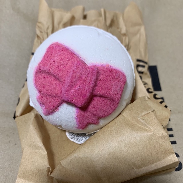 LUSH(ラッシュ)の【Anastasia様専用】LUSH スリーピーバブルバー　ジングルベルズ コスメ/美容のボディケア(入浴剤/バスソルト)の商品写真