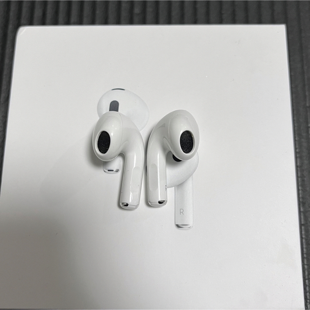 Apple(アップル)の【バラ売り可】アップル AirPods 第3世代　 スマホ/家電/カメラのオーディオ機器(ヘッドフォン/イヤフォン)の商品写真