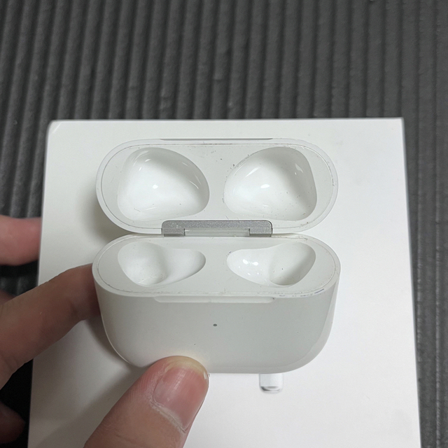 Apple(アップル)の【バラ売り可】アップル AirPods 第3世代　 スマホ/家電/カメラのオーディオ機器(ヘッドフォン/イヤフォン)の商品写真