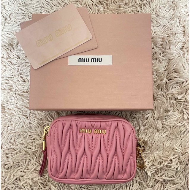 miumiuピンクポーチ【美品】miumiuポーチ