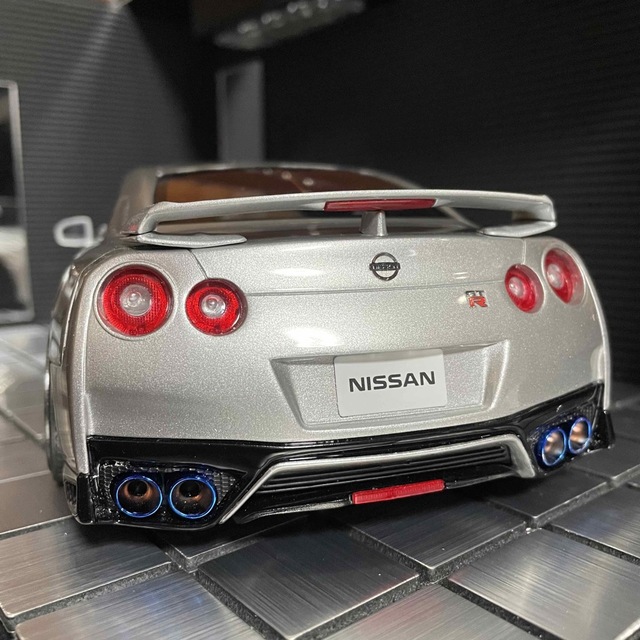 1/18 京商　NISSAN　GTR プレミアムエディション