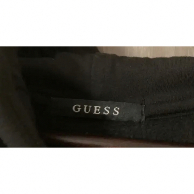 GUESS(ゲス)のGUESS ゲス　パーカー　ブラック　Side Triangle Logo レディースのトップス(パーカー)の商品写真