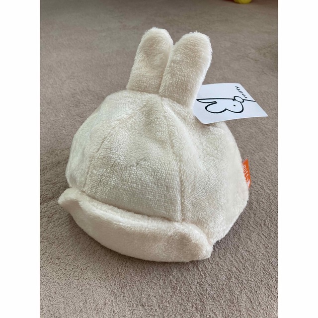 miffy(ミッフィー)の【新品未使用】ミッフィー　耳付き　帽子　白　 キッズ/ベビー/マタニティのこども用ファッション小物(帽子)の商品写真