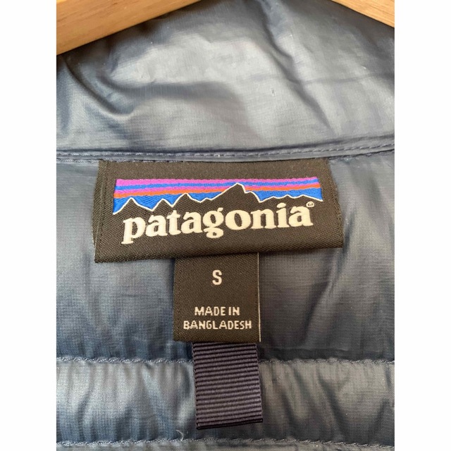 patagonia(パタゴニア)の大幅値下げ！パタゴニア　ダウンコートレディースS 紺色 レディースのジャケット/アウター(ダウンコート)の商品写真