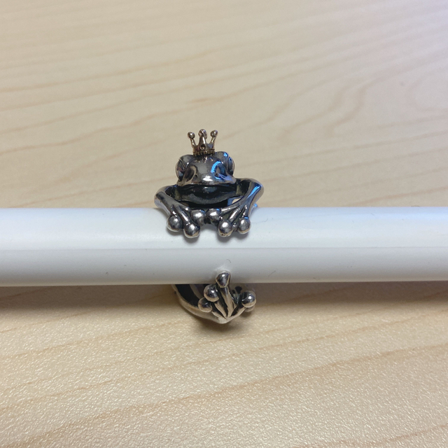 和銀　カエルの王様リング レディースのアクセサリー(リング(指輪))の商品写真