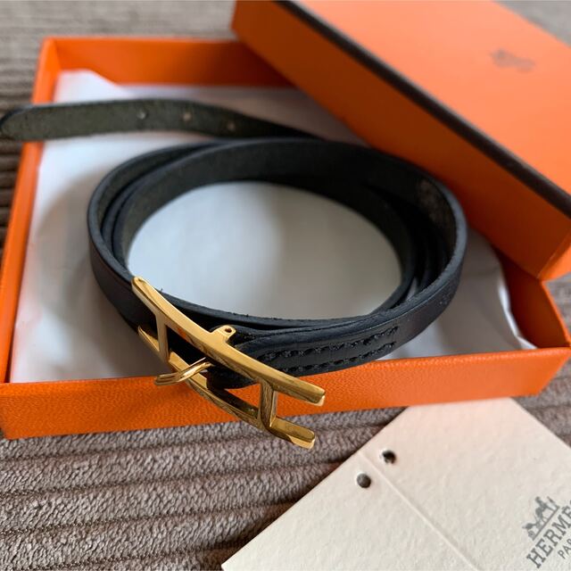 Hermes(エルメス)のエルメス　HERMES ビーアピ　ゴールド　ユニセックス レディースのアクセサリー(ブレスレット/バングル)の商品写真