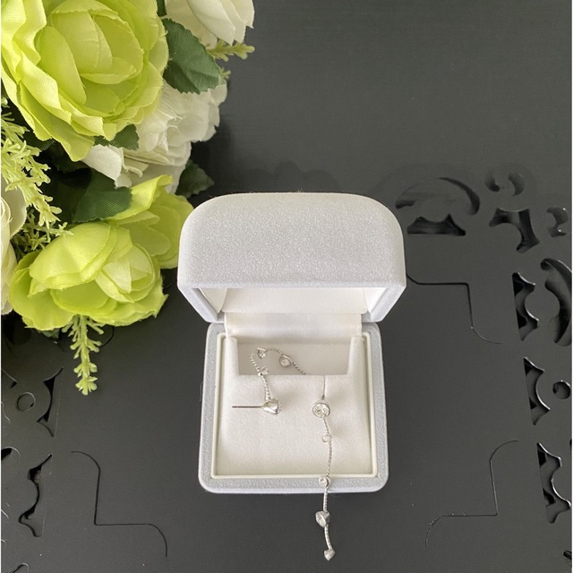 SWAROVSKI - SWAROVSKI スワロフスキー未使用 ☆ロングピアス☆ の通販