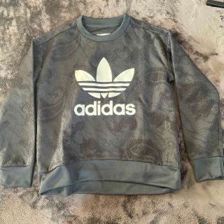 アディダス(adidas)のadidas ペイズリーガラのトップス(トレーナー/スウェット)