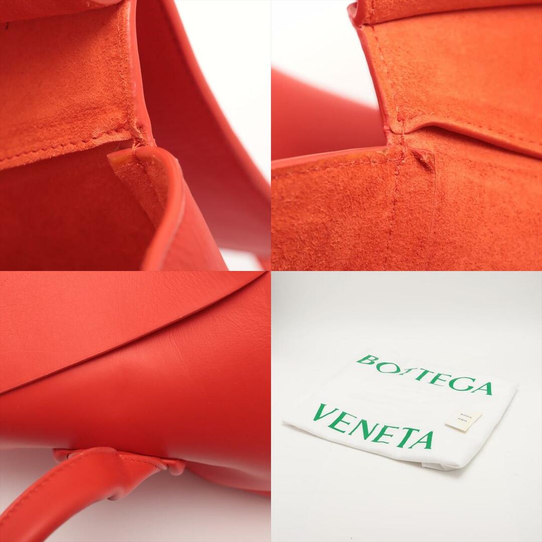 Bottega Veneta(ボッテガヴェネタ)のボッテガヴェネタ ザ アルコ レザー  レッド ユニセックス ハンドバッグ レディースのバッグ(ハンドバッグ)の商品写真