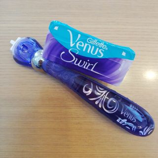 【新品未使用】Gillette Venus Swirl　本体と替刃１個(カミソリ)