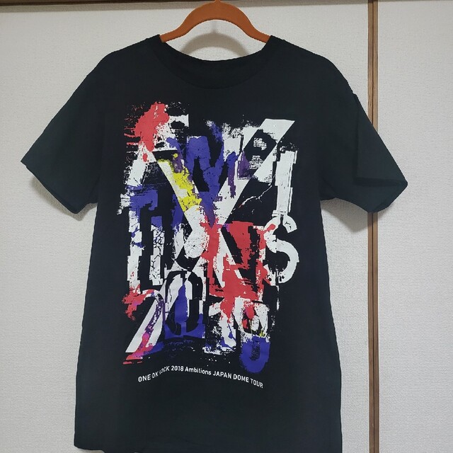 ONE OK ROCK(ワンオクロック)のONE OK ROCK  TOUR　Tシャツ　Mサイズ エンタメ/ホビーのタレントグッズ(ミュージシャン)の商品写真