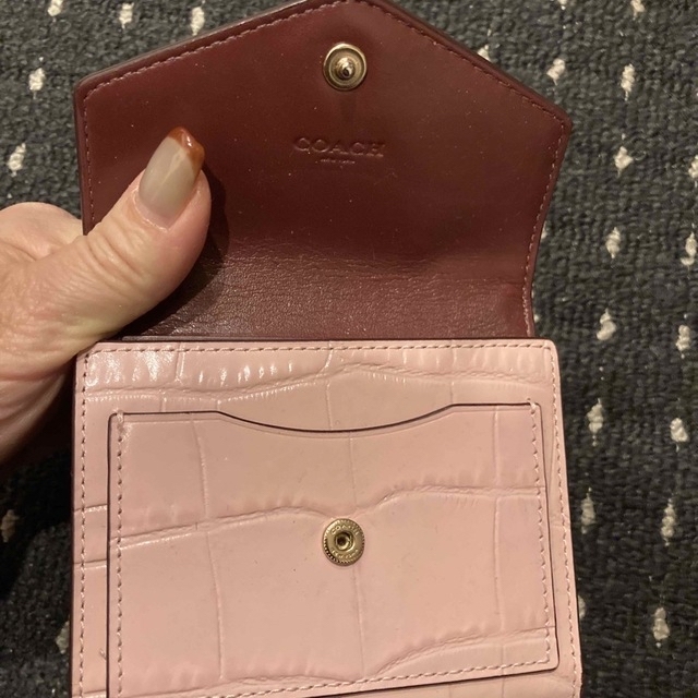 COACH(コーチ)のコーチ折りたたみ財布　超美品　ピンククロコダイルの型押し レディースのファッション小物(財布)の商品写真