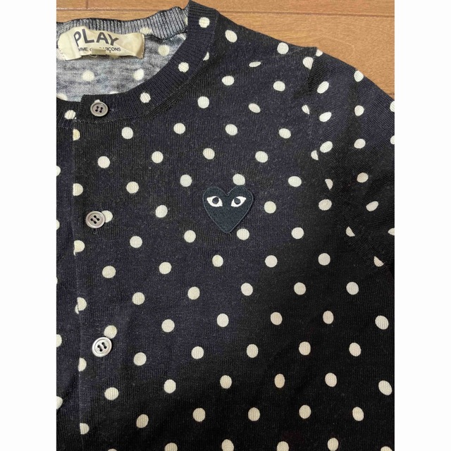 COMME des GARCONS(コムデギャルソン)のPLAY♡ドットカーディガン レディースのトップス(カーディガン)の商品写真