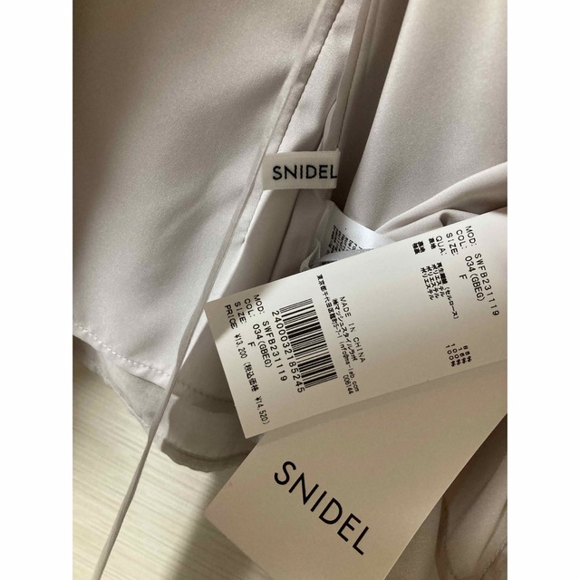 SNIDEL(スナイデル)のSNIDEL フロントスリットボウタイブラウス レディースのトップス(シャツ/ブラウス(半袖/袖なし))の商品写真