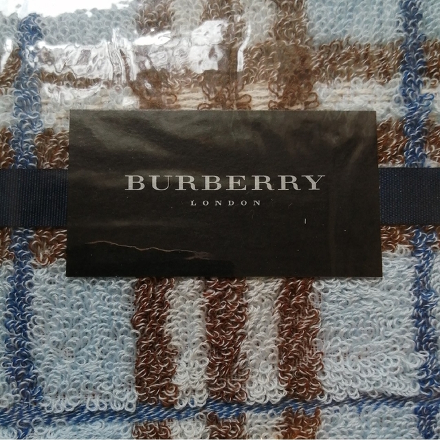 BURBERRY(バーバリー)の♪【新品未使用】BURBERRY バーバリー バスタオル♪ インテリア/住まい/日用品の日用品/生活雑貨/旅行(タオル/バス用品)の商品写真