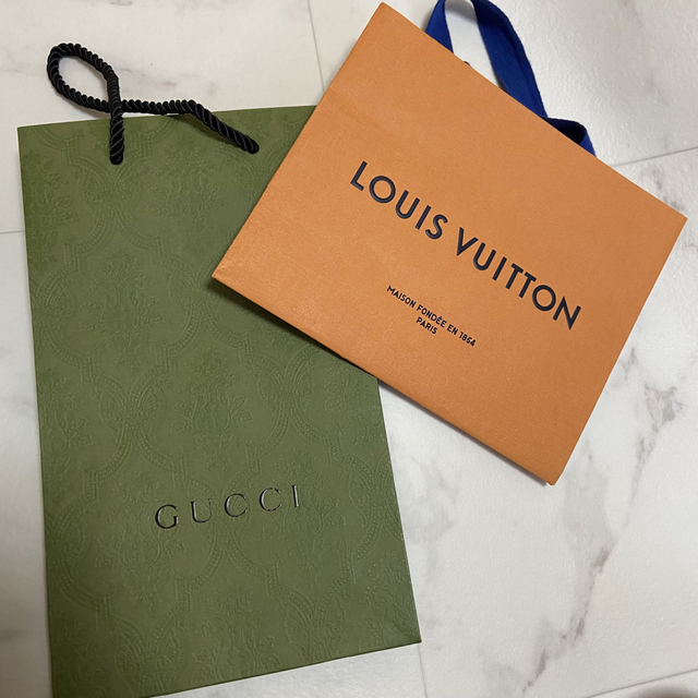 Gucci(グッチ)のgucci louis vuitton ショッパー レディースのバッグ(ショップ袋)の商品写真