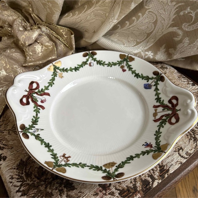 ROYAL COPENHAGEN(ロイヤルコペンハーゲン)の新品 箱入り Royal Copenhagen "Christmas plate インテリア/住まい/日用品のキッチン/食器(食器)の商品写真