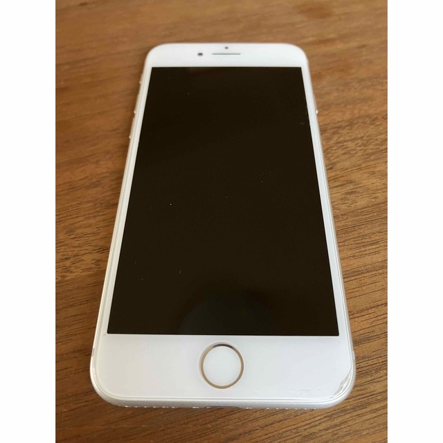 iPhone 8 Silver 64 GB スマホ/家電/カメラのスマートフォン/携帯電話(スマートフォン本体)の商品写真