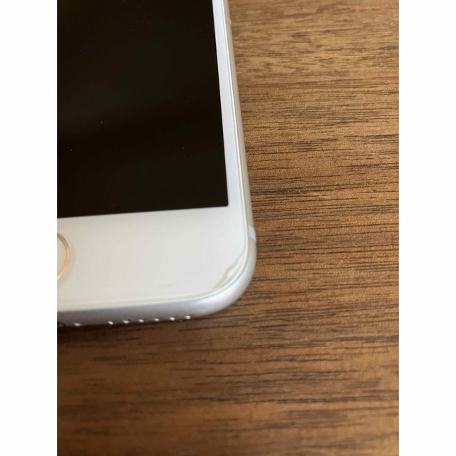 iPhone 8 Silver 64 GB スマホ/家電/カメラのスマートフォン/携帯電話(スマートフォン本体)の商品写真