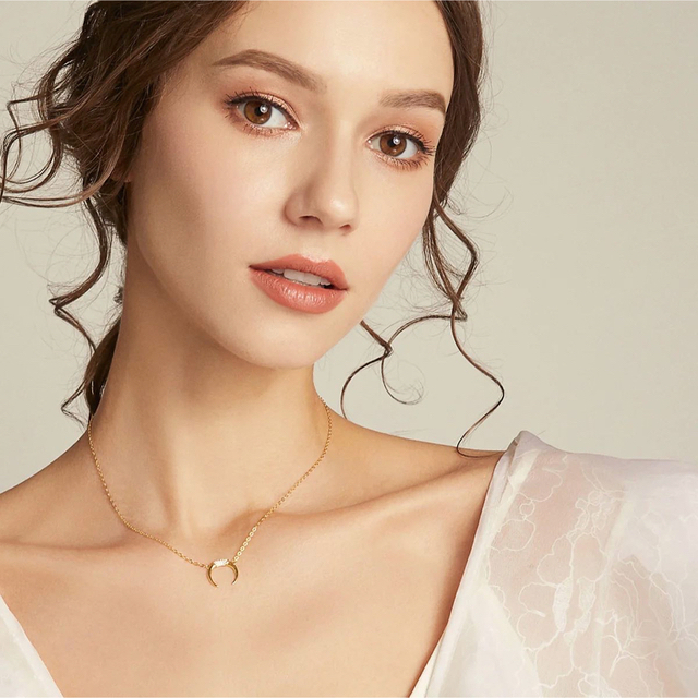 AHKAH(アーカー)のcrescent moon necklace 18k gold-plated レディースのアクセサリー(ネックレス)の商品写真